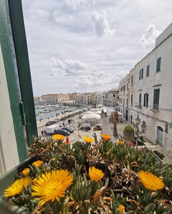 La Finestra Sul Porto Apartment Trani Luaran gambar