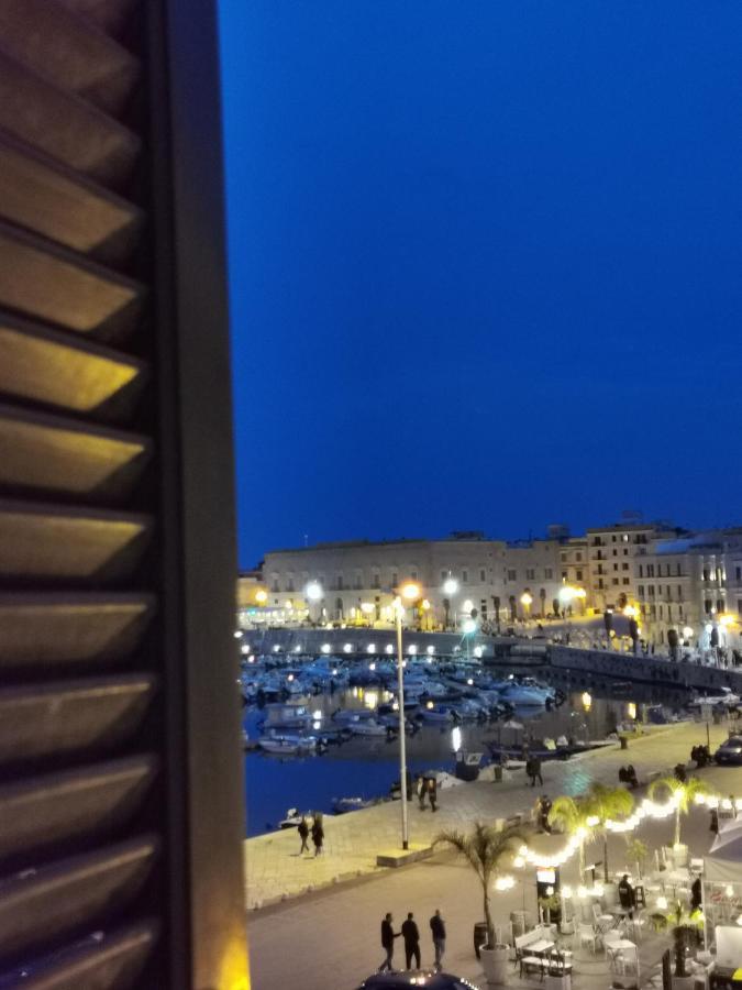 La Finestra Sul Porto Apartment Trani Luaran gambar