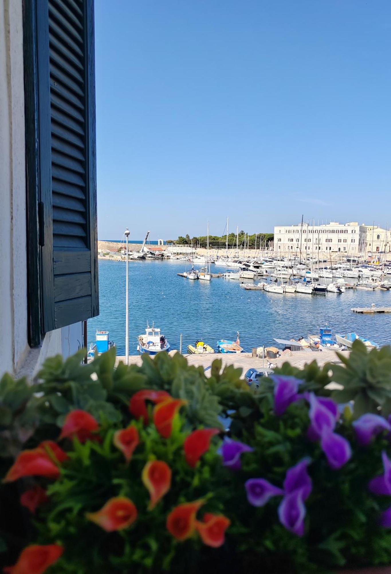 La Finestra Sul Porto Apartment Trani Luaran gambar