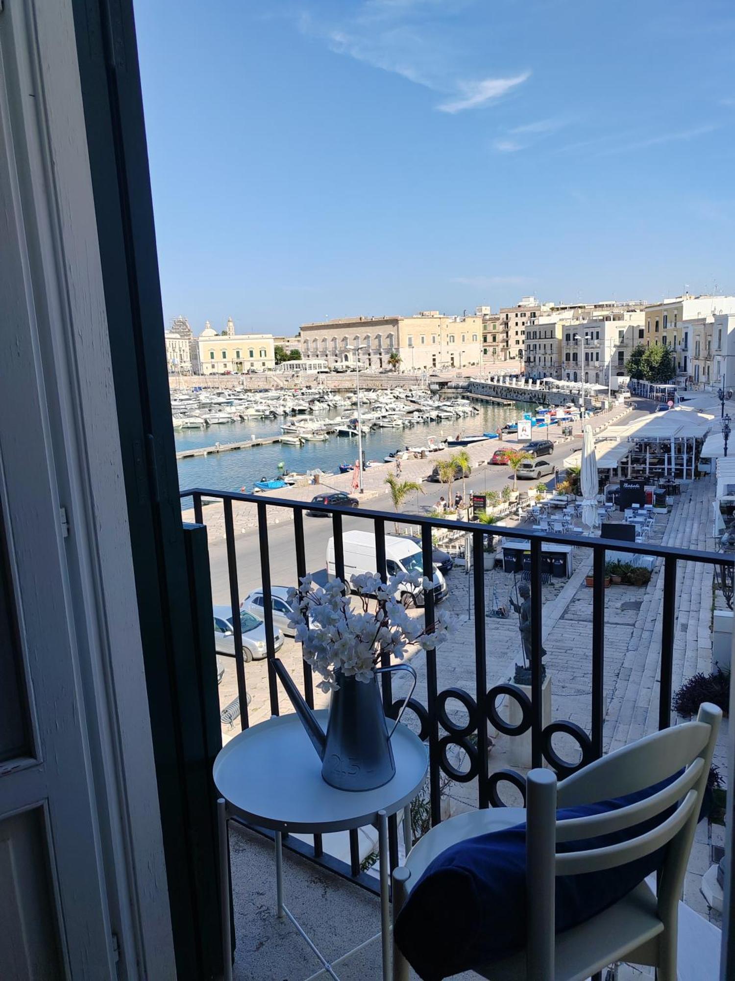 La Finestra Sul Porto Apartment Trani Luaran gambar