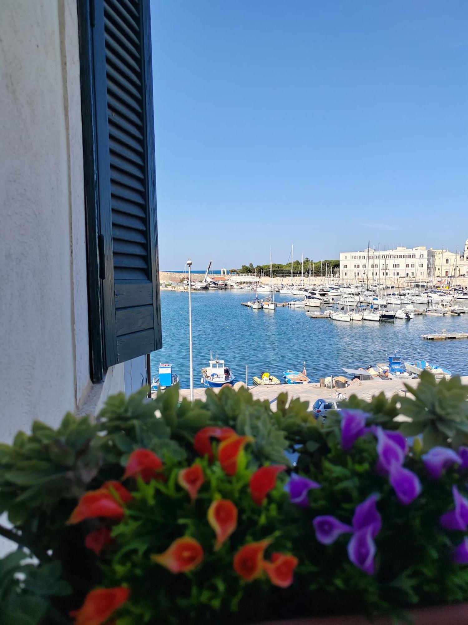 La Finestra Sul Porto Apartment Trani Luaran gambar