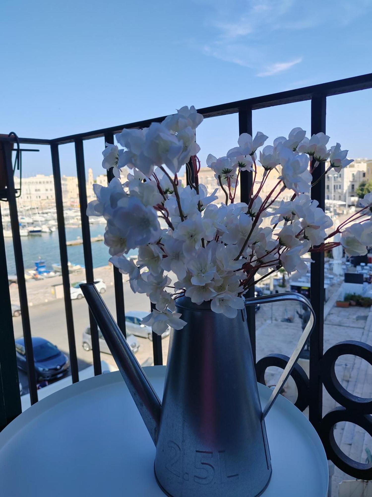 La Finestra Sul Porto Apartment Trani Luaran gambar