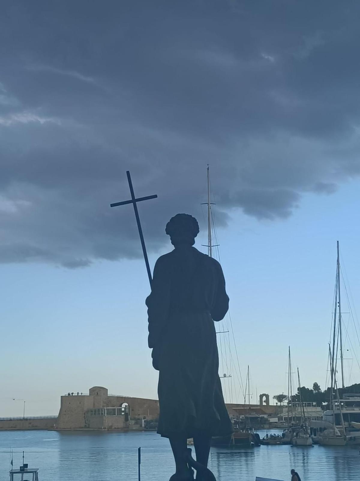 La Finestra Sul Porto Apartment Trani Luaran gambar