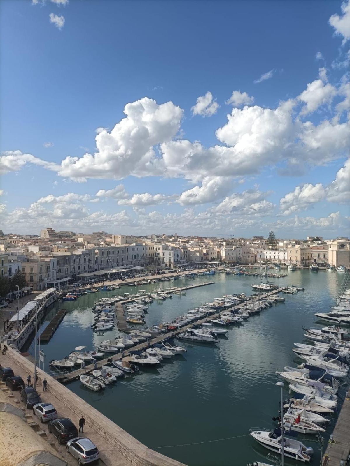 La Finestra Sul Porto Apartment Trani Luaran gambar